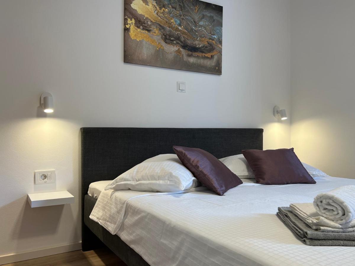 Apartmani Ivelic ซูเปตาร์ ภายนอก รูปภาพ
