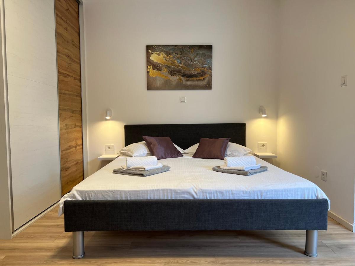Apartmani Ivelic ซูเปตาร์ ภายนอก รูปภาพ