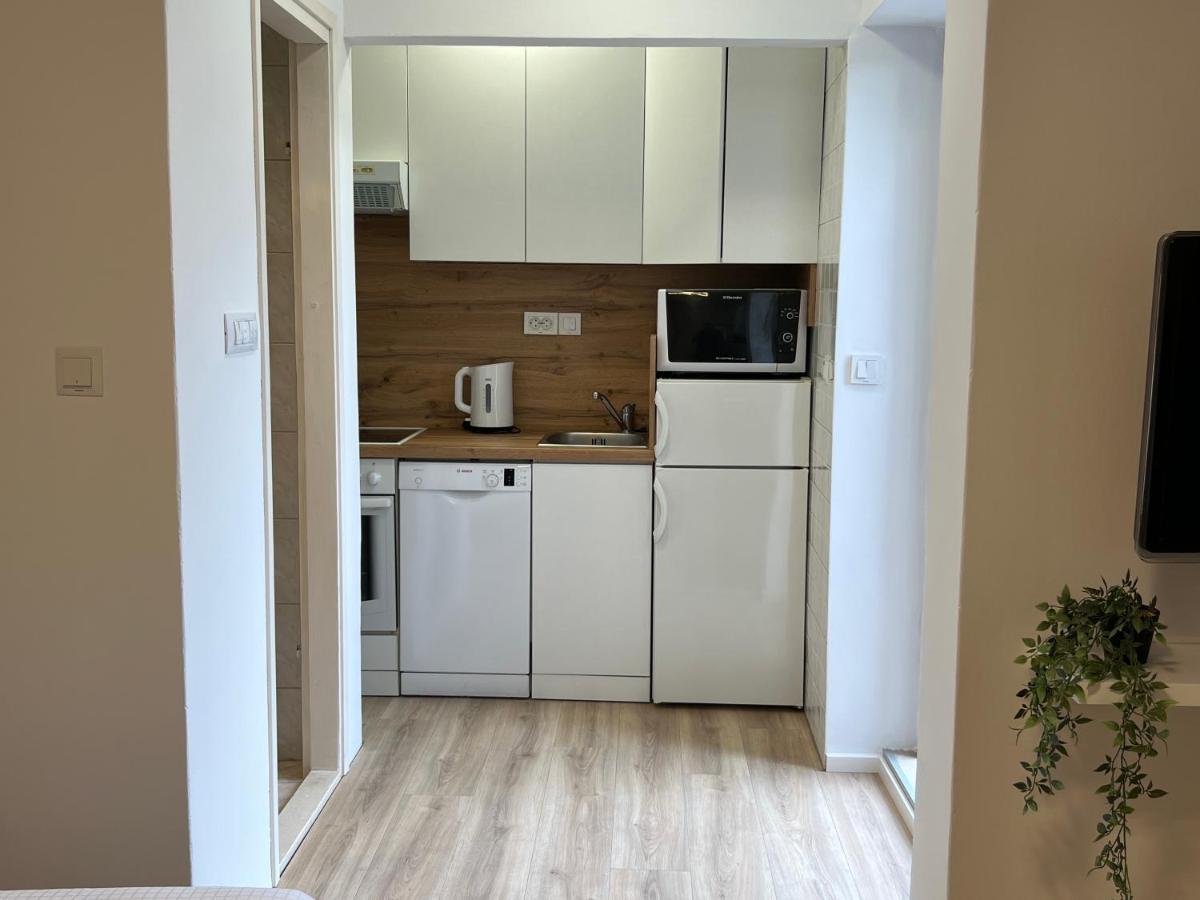 Apartmani Ivelic ซูเปตาร์ ภายนอก รูปภาพ