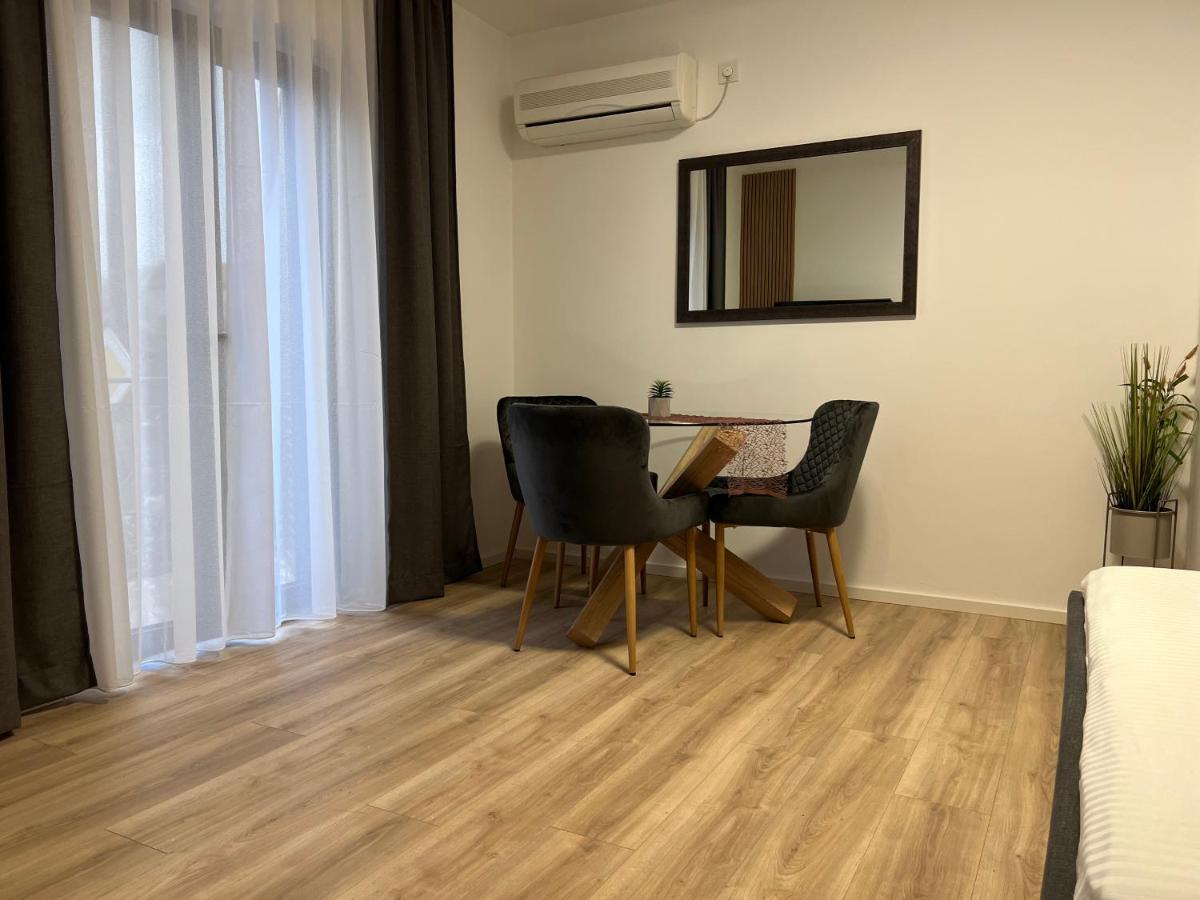 Apartmani Ivelic ซูเปตาร์ ภายนอก รูปภาพ