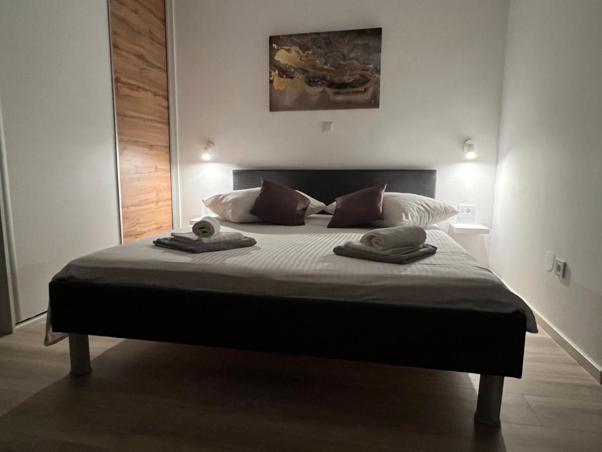 Apartmani Ivelic ซูเปตาร์ ภายนอก รูปภาพ