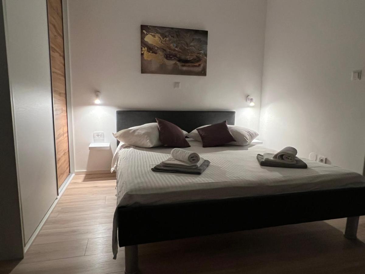 Apartmani Ivelic ซูเปตาร์ ภายนอก รูปภาพ