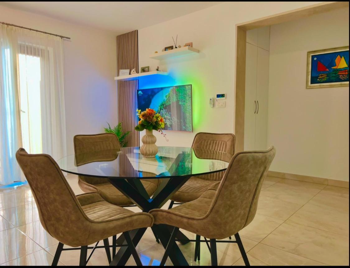 Apartmani Ivelic ซูเปตาร์ ภายนอก รูปภาพ